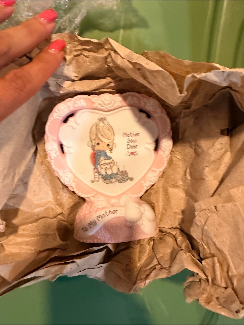 Precious Moments Mother Sewing Heart Plaque #154555 NIB 1995 Enesco Vintage